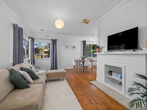 Read Place Retreat - Kawana Tourism 1