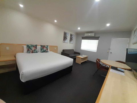 Red Bridge Motor Inn - Kawana Tourism 3