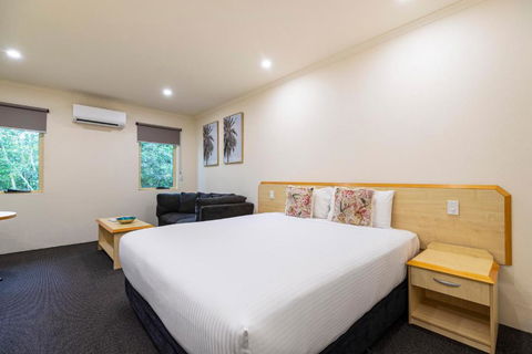 Red Bridge Motor Inn - Kawana Tourism 1