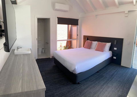 Railway Motel Myrtleford - Kawana Tourism 3