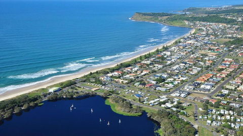 At The Beach - Lennox Head - Kawana Tourism 2