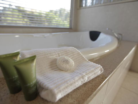 At The Gap Holiday Home - Kawana Tourism 1