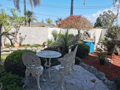 Attached Self Service Waterfront Whole Villa - Sydney - Kawana Tourism 3