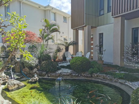Attached Self Service Waterfront Whole Villa - Sydney - Kawana Tourism 1