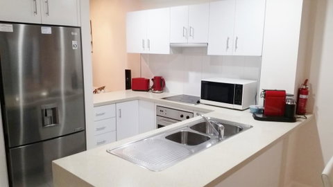 Attenborough Apartments - Kawana Tourism 0