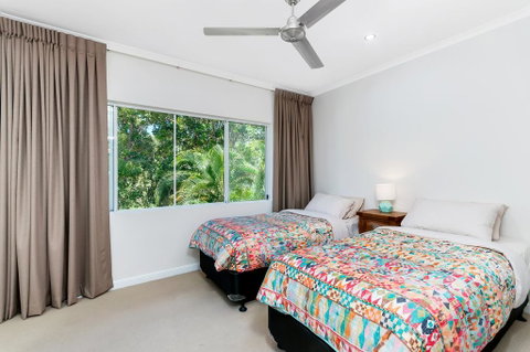 Attenborough Apartments - Kawana Tourism 1