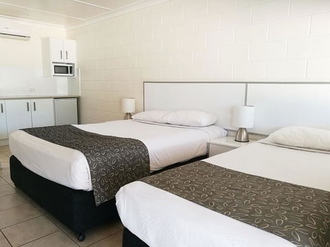Augathella Motel & Caravan Park - Kawana Tourism 0