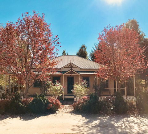 Autumn Beauty - Cottage 4 - Kawana Tourism 1