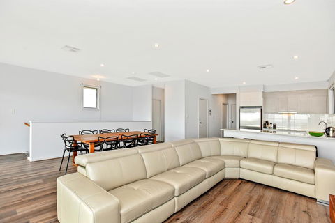 Avaya - Sellicks Beachfront Getaway - WiFi - Kawana Tourism 3