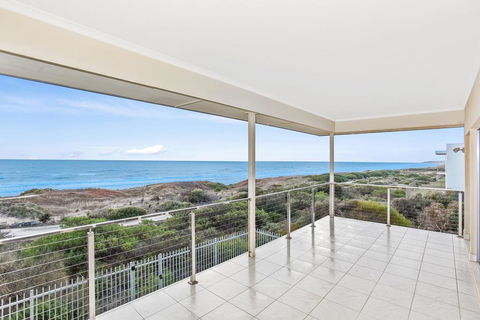 Avaya - Sellicks Beachfront Getaway - WiFi - Kawana Tourism 0