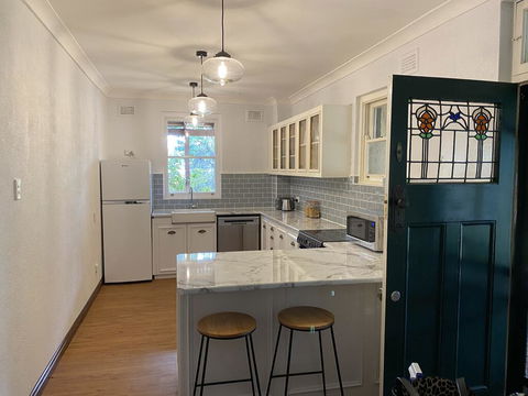 Avoca House - Circa 1900 Gorgeous Federation Home - Kawana Tourism 2
