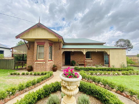 Avoca House - Circa 1900 Gorgeous Federation Home - Kawana Tourism 0