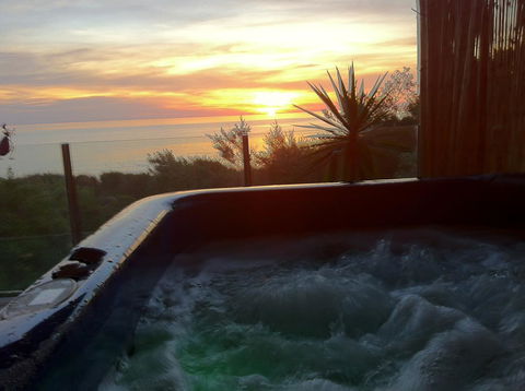 Award Winning Beach Front Retreat - Kawana Tourism 0
