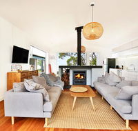 Ayana Beach House - Pet Friendly - Opposite Beach - Kawana Tourism