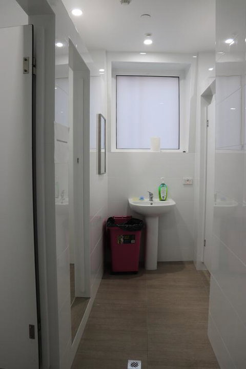 Backpackers Imperial Hotel - Kawana Tourism 3
