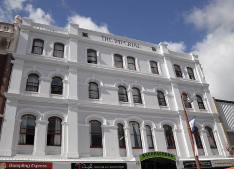 Backpackers Imperial Hotel - Kawana Tourism 0