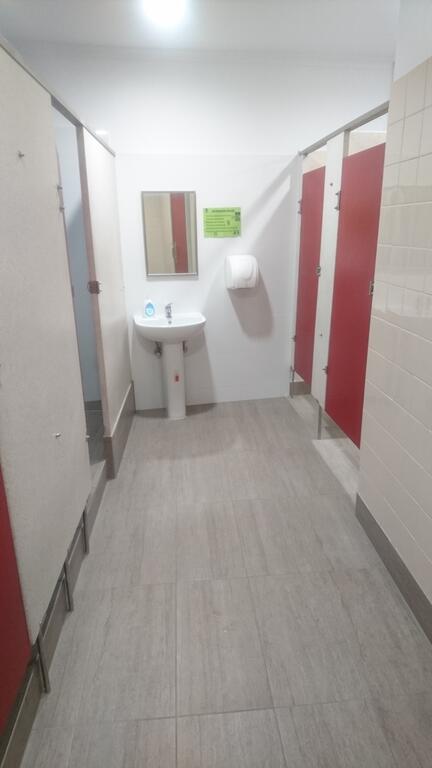 Backpackers Imperial Hotel - Kawana Tourism 2