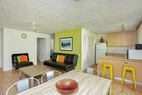 Baden 35 - Rainbow Shores, Walk To Beach, Pools, Tennis Court - Kawana Tourism 1