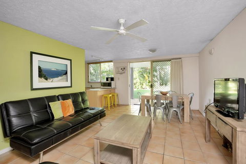 Baden 35 - Rainbow Shores, Walk To Beach, Pools, Tennis Court - Kawana Tourism 0