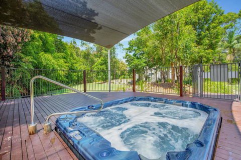 Baden 35 - Rainbow Shores, Walk To Beach, Pools, Tennis Court - Kawana Tourism 3