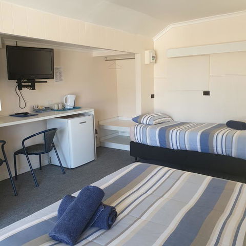 Bamboo Motor Inn - Kawana Tourism 3