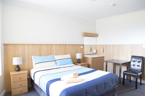 Bamboo Motor Inn - Kawana Tourism 1