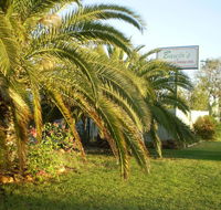 Banjos Overnight And Holiday Units - Kawana Tourism