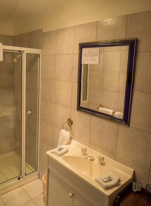 Battery Point Manor - Kawana Tourism 3