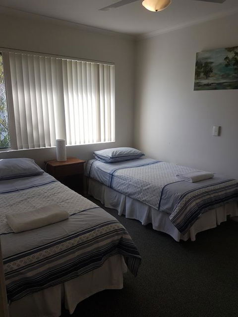 Bayshores Holiday Apartments - Kawana Tourism 1