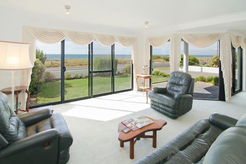 Bayside Beauty - Kawana Tourism 3