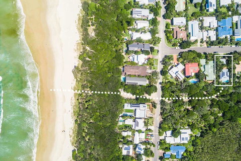 Beach Chalet - Kawana Tourism 2