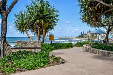 Beach Home In Golden Triangle - Kawana Tourism 2