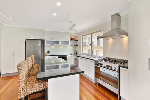 Beach Home In Golden Triangle - Kawana Tourism 3