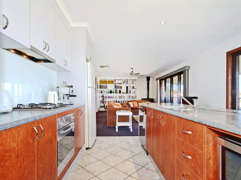 Beach House At Moana - Kawana Tourism 2