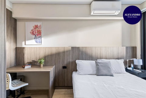 BEACH LOCATION STUDIO // CLOVELLY 2 - Kawana Tourism 0