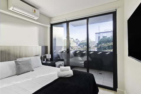 BEACH LOCATION STUDIO // CLOVELLY 2 - Kawana Tourism 3