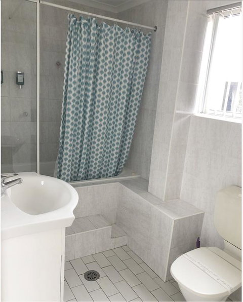 Beach Park Motel - Kawana Tourism 3