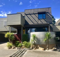 Beach Retreat Townhouse - Kawana Tourism