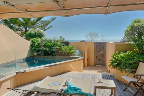 Beach Suites - Kawana Tourism 2