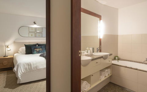 Beach Suites - Kawana Tourism 1