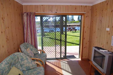 Beachfront 5, 25 Willow Street - Kawana Tourism 3