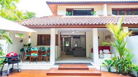 Beachfront Hideaway - Port Douglas - Kawana Tourism 1