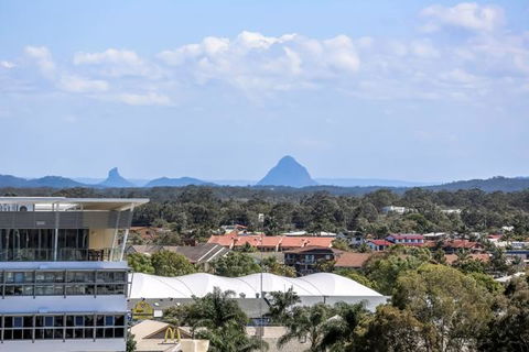 Beachfront Mooloolaba Apartment - Kawana Tourism 2
