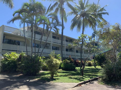 Beachfront Terraces Exclusive Onsite Reception And Management - Kawana Tourism 1