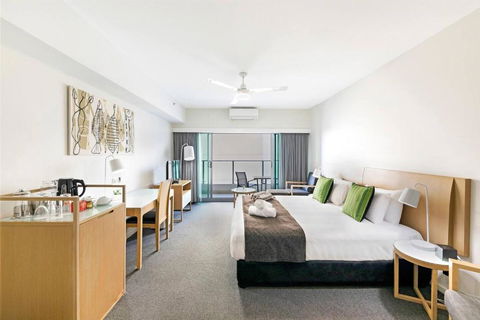 Resort-Style Sister Studios - Double Delight In The CBD - Kawana Tourism 0