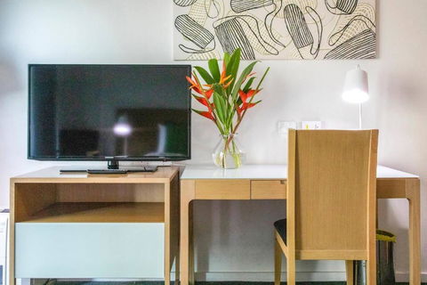Resort-Style Sister Studios - Double Delight In The CBD - Kawana Tourism 1
