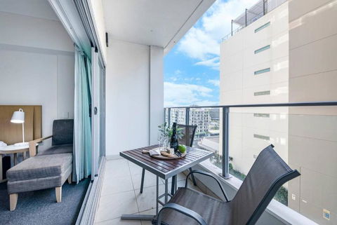 Resort-Style Sister Studios - Double Delight In The CBD - Kawana Tourism 2