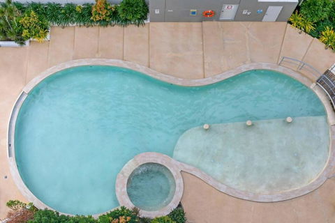 Resort-Style Sister Studios - Double Delight In The CBD - Kawana Tourism 3