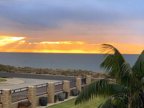 Relaxing Getaway Beachfront Access Multi Family Pets Mandurah - Kawana Tourism 1