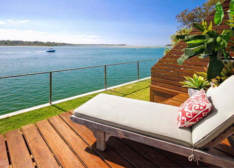 Riverfront Apartment, Perfect Location - Kawana Tourism 2